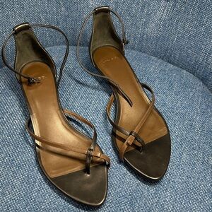 Vince Black and Brown Sandals! New without box. Size USA-8.5 M EUR-39